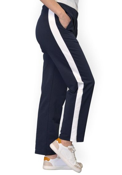 Pantaloni bleumarin, din bumbac flausat, cu o dunga lata alba, si cu buzunare