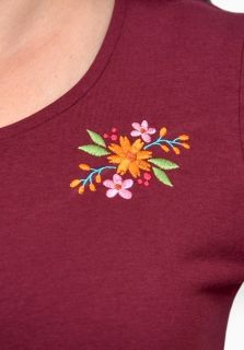 Tricou visiniu cu flori de primavara colorate, maneca medie